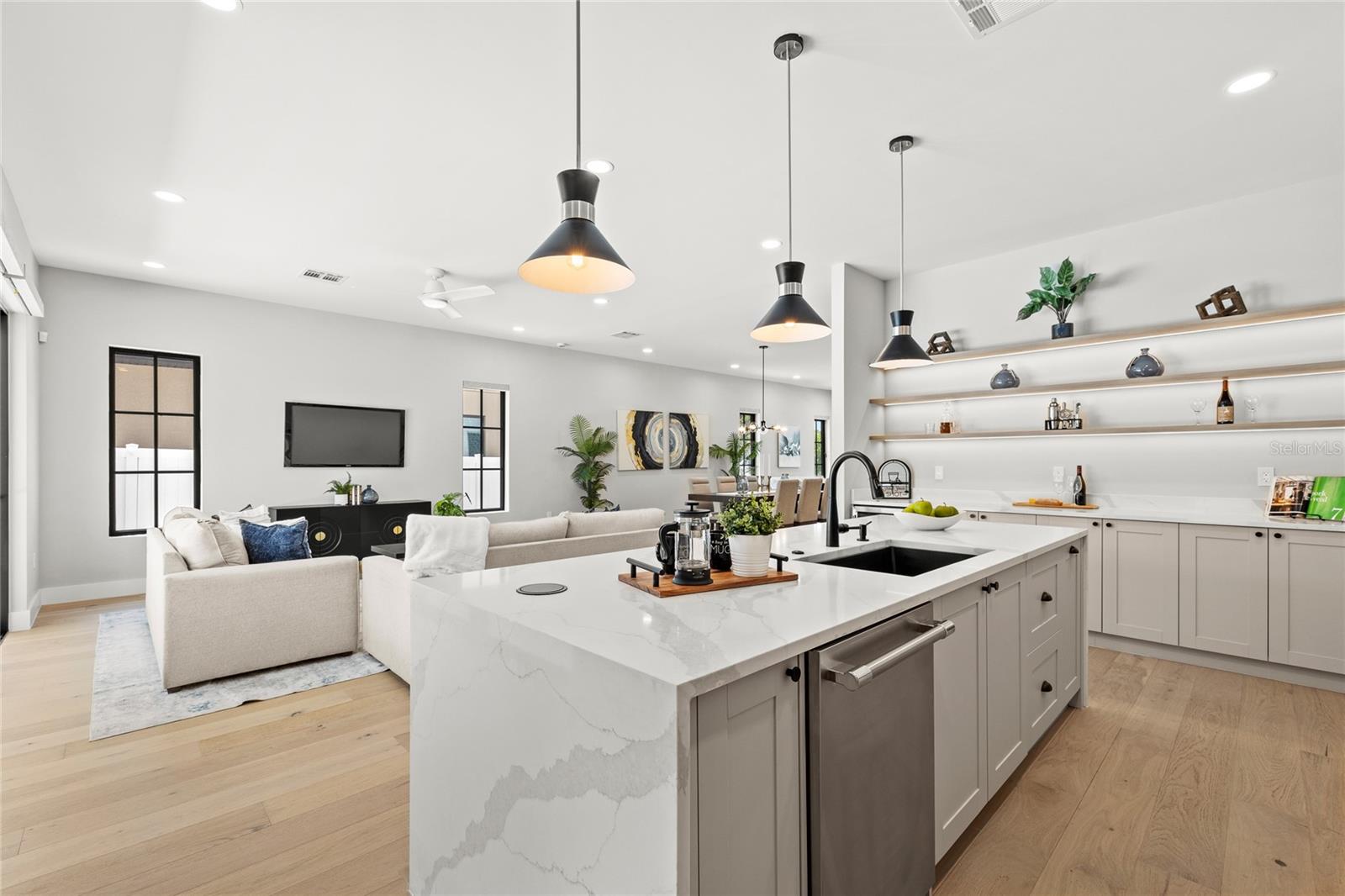 DOMAIN/CLOUSERS - Residential