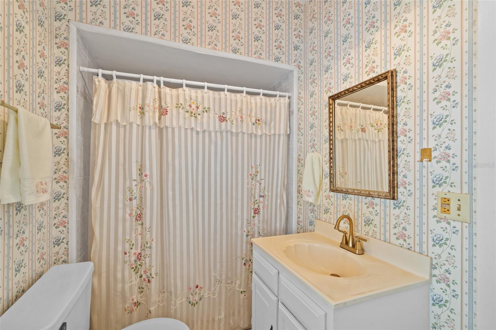 RIVERSIDE - Residential