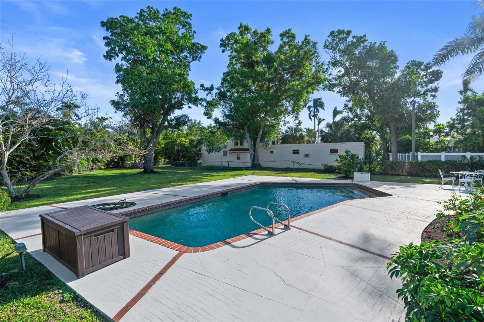 RIVERSIDE - Residential