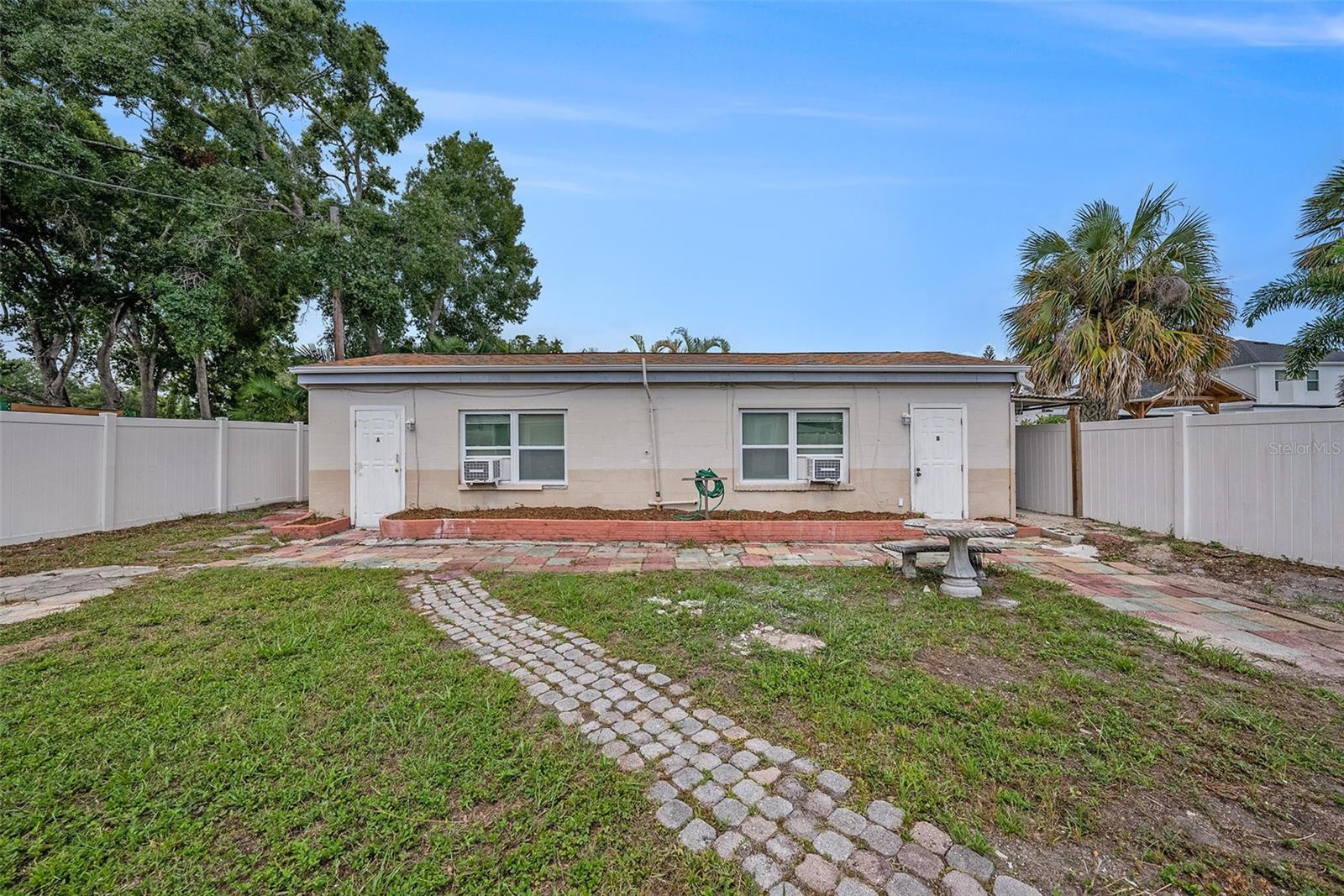 South Tampa Studio with Water, sewer, trash and electric* included with rent!! Your kitchen space includes a fridge, range and ample cabinet space. You will have access to your unit from Lincoln as well as the alleyway behind the home. Outside your front door, you have access to a spacious shared yard. This is a multi-unit property with street parking. All of this in a great area, with fantastic schools (Mitchell, Wilson, Plant) and within aprox. 3mi of Downtown Tampa, Hyde Park, Water Street, Channelside, International Mall, Tampa
