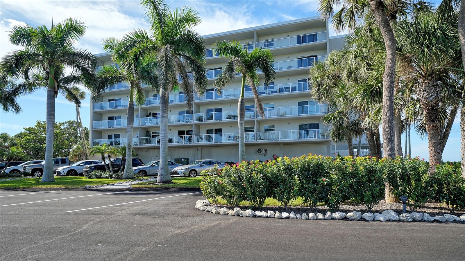 LONGBOAT BEACHCOMBER - Residential