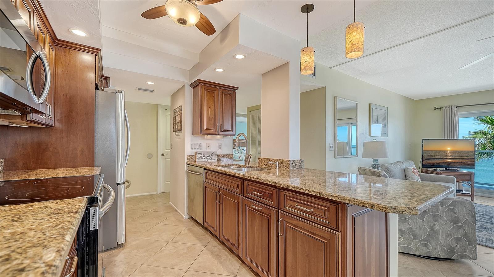 LONGBOAT BEACHCOMBER - Residential