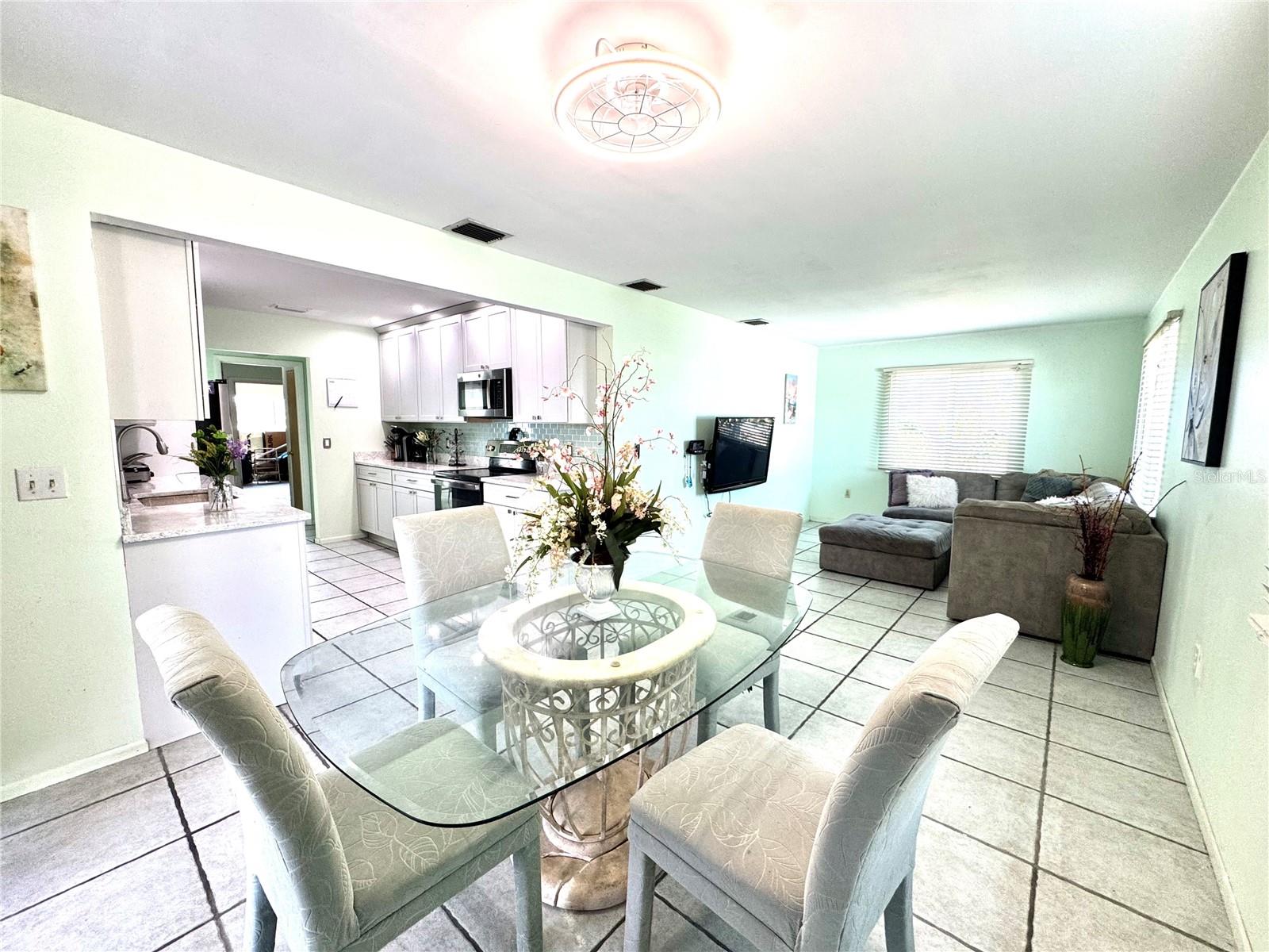 SOUTH VENICE - Residential