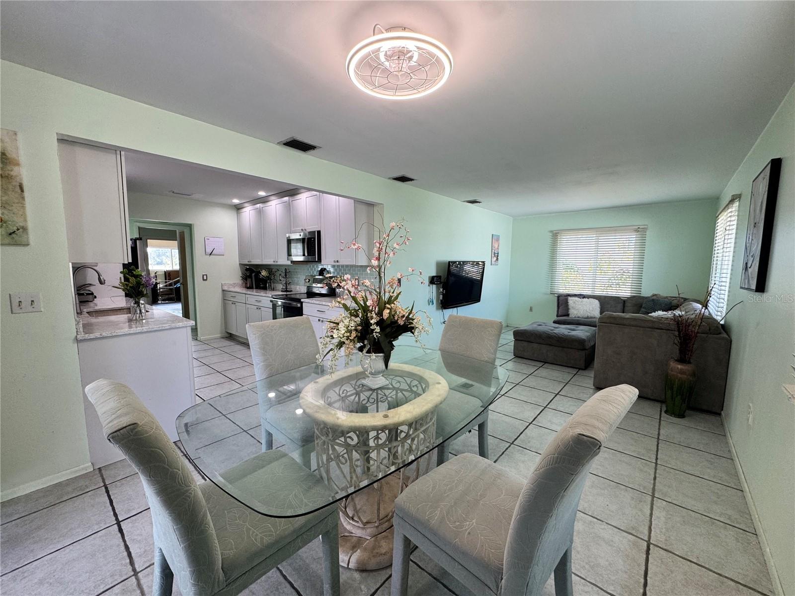 SOUTH VENICE - Residential