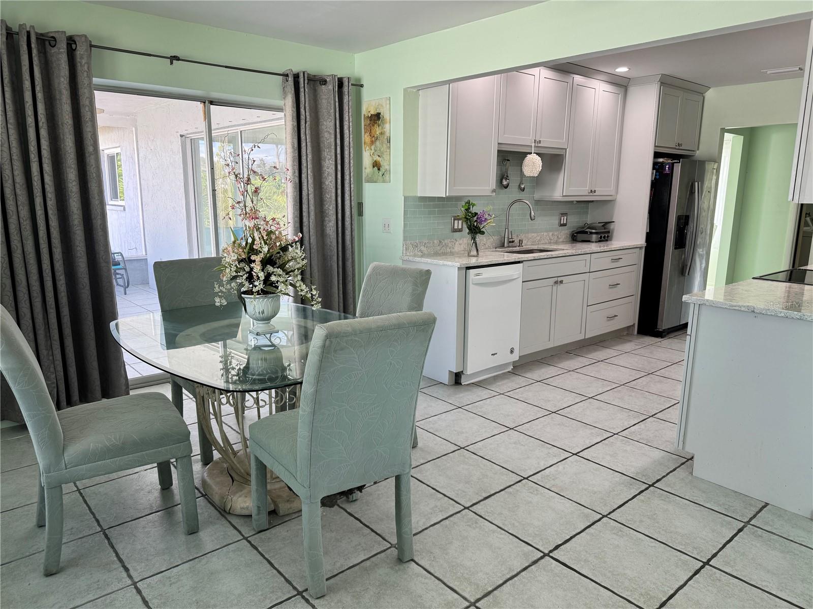 SOUTH VENICE - Residential