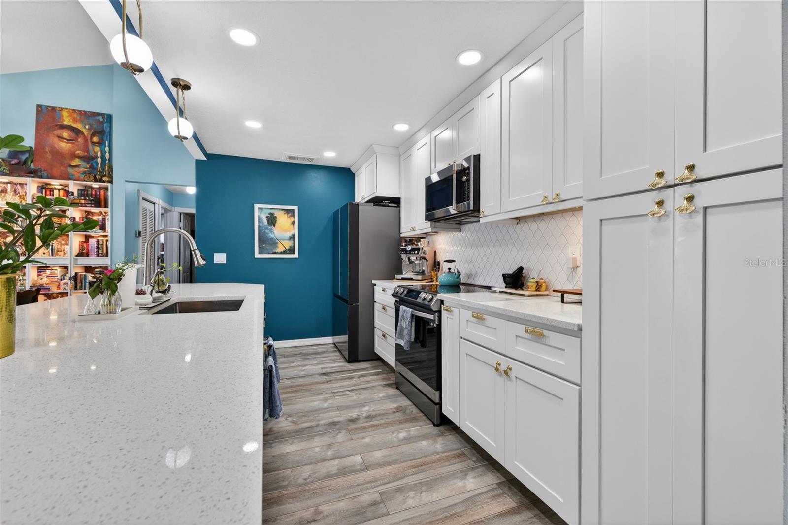 EASTWOOD SHORES COND - Residential