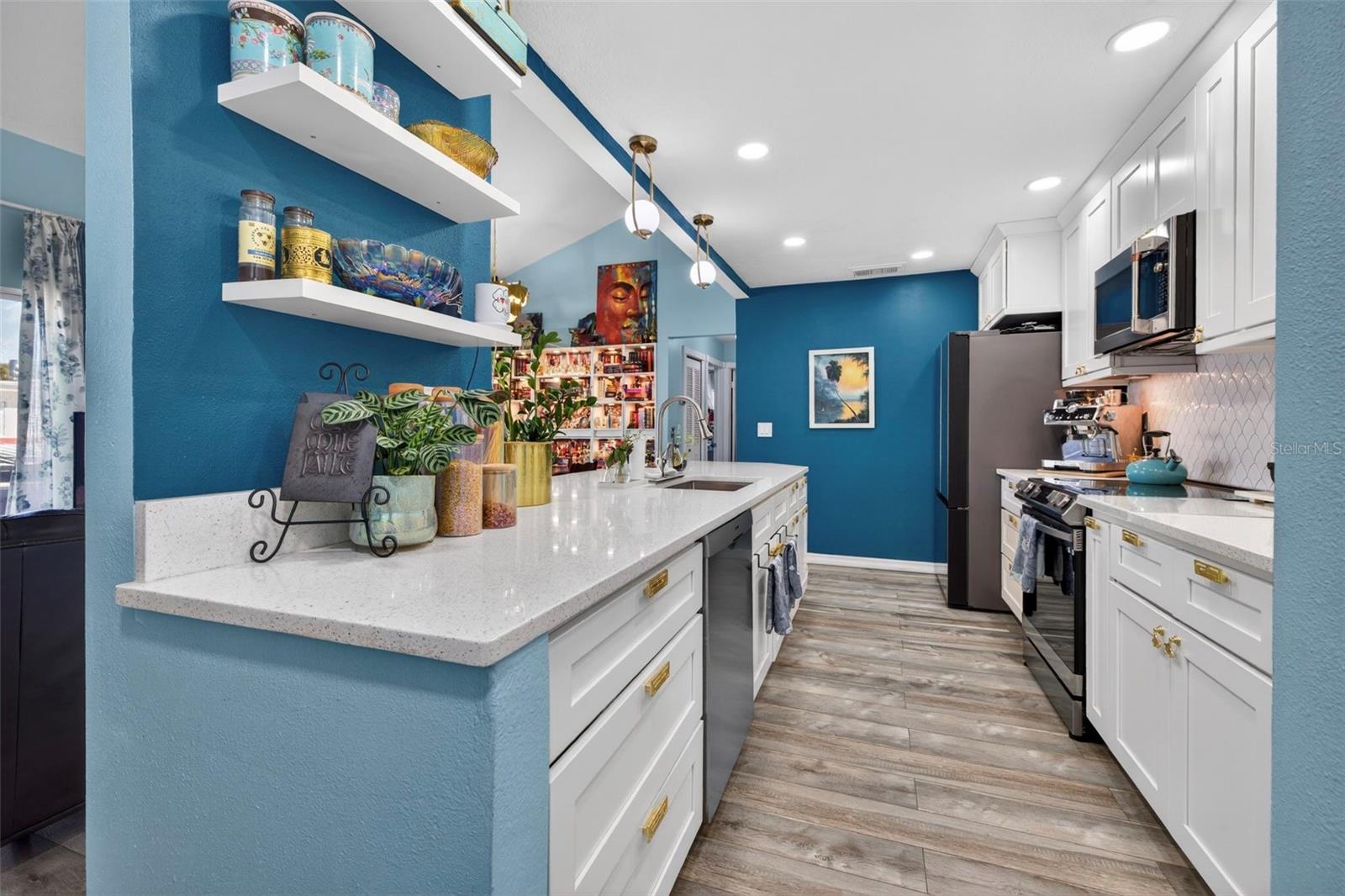 EASTWOOD SHORES COND - Residential