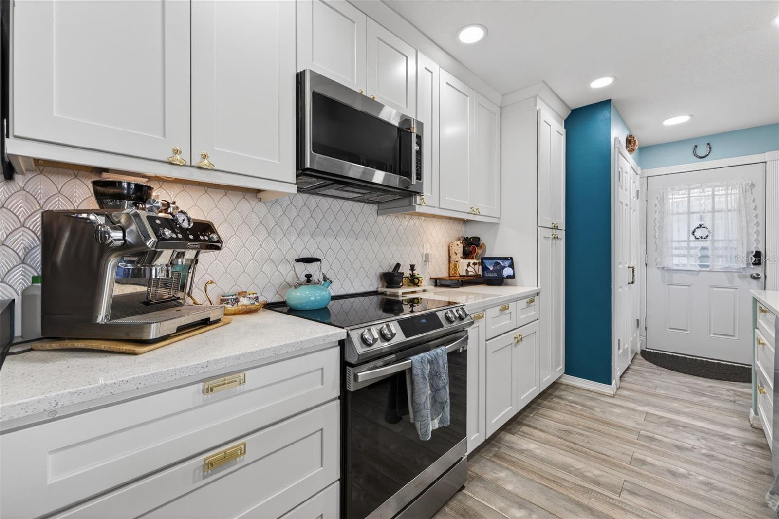 EASTWOOD SHORES COND - Residential