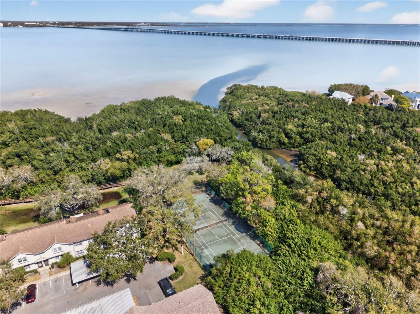 EASTWOOD SHORES COND - Residential