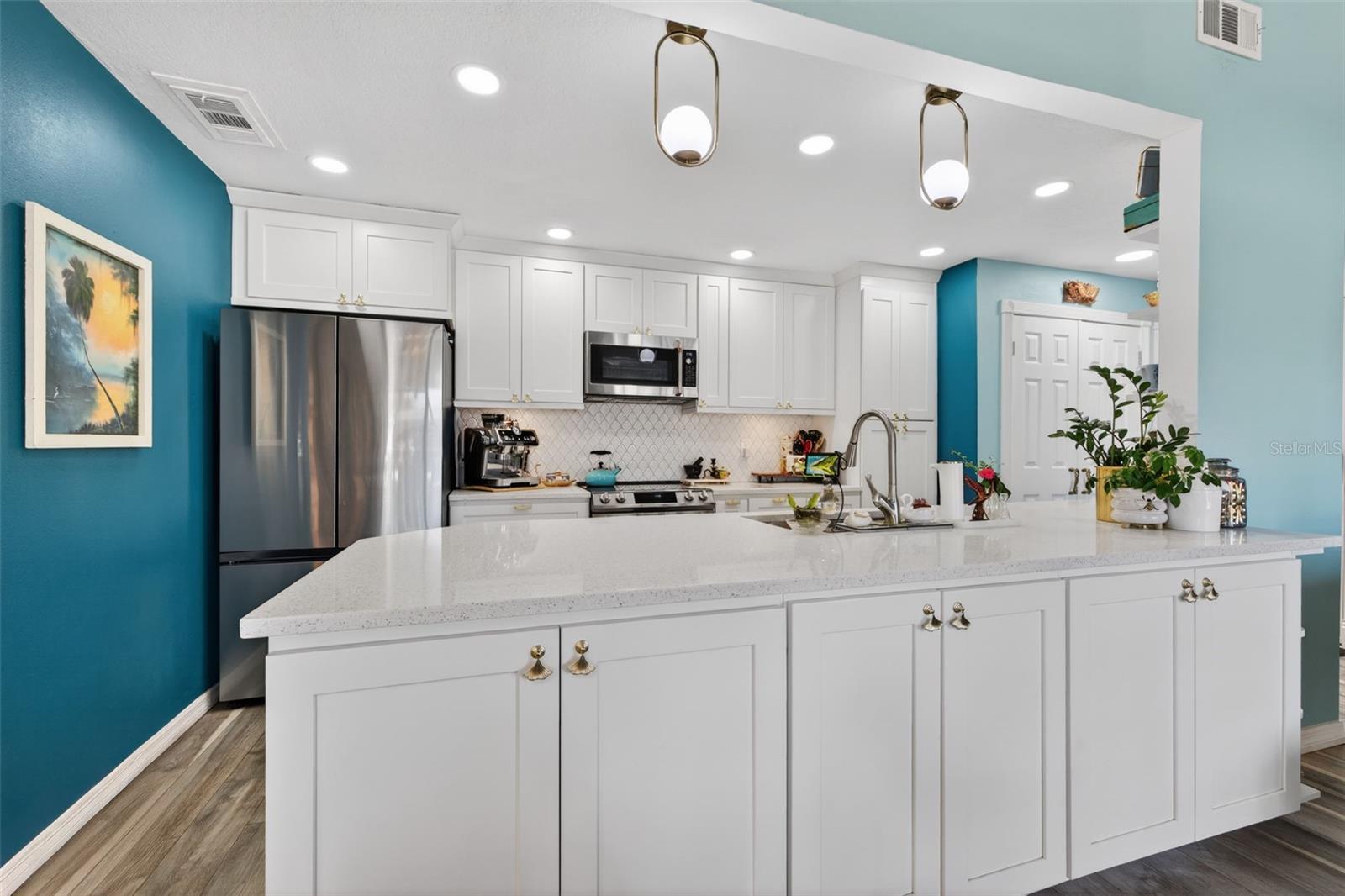 EASTWOOD SHORES COND - Residential