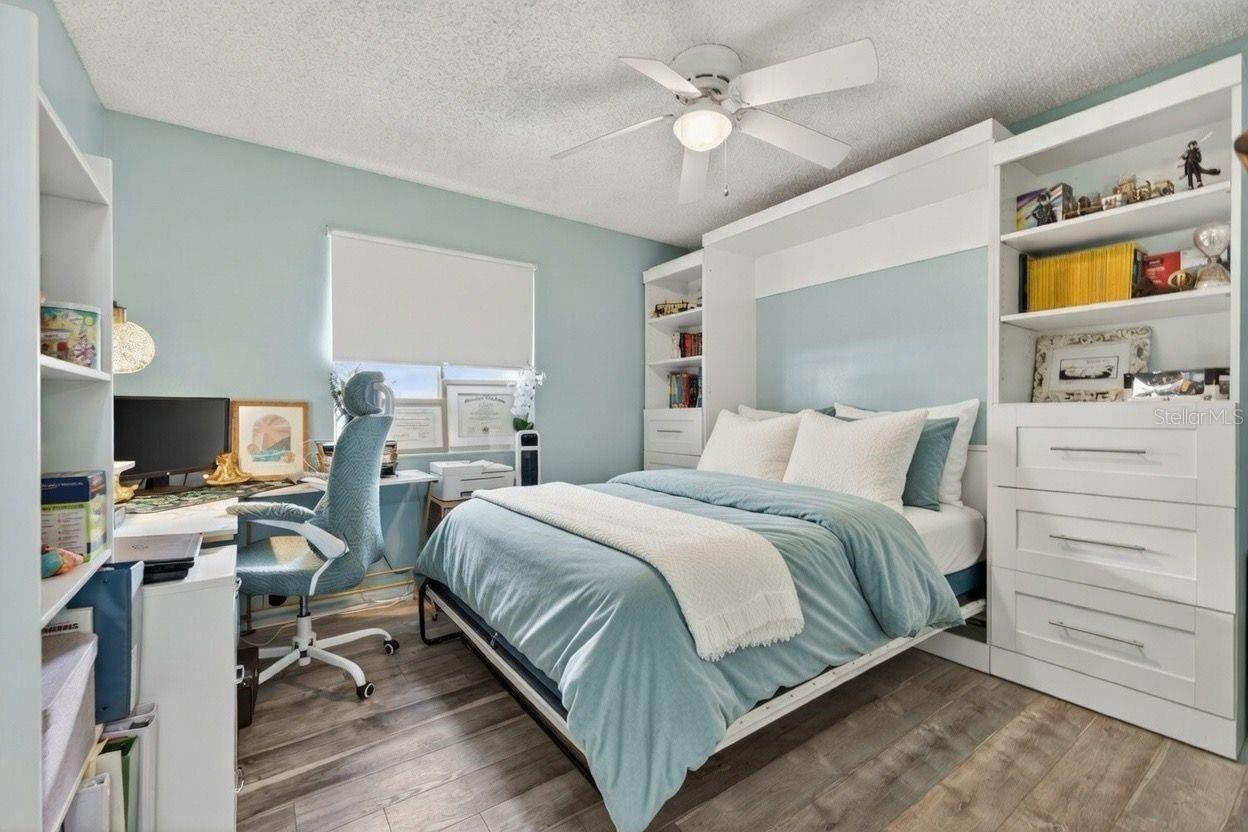 EASTWOOD SHORES COND - Residential