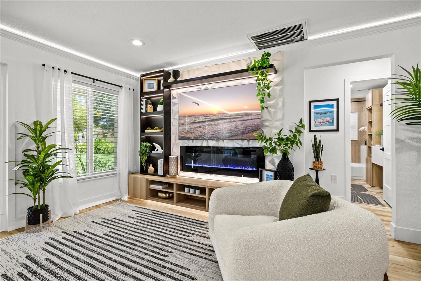 EAST VENICE - Residential