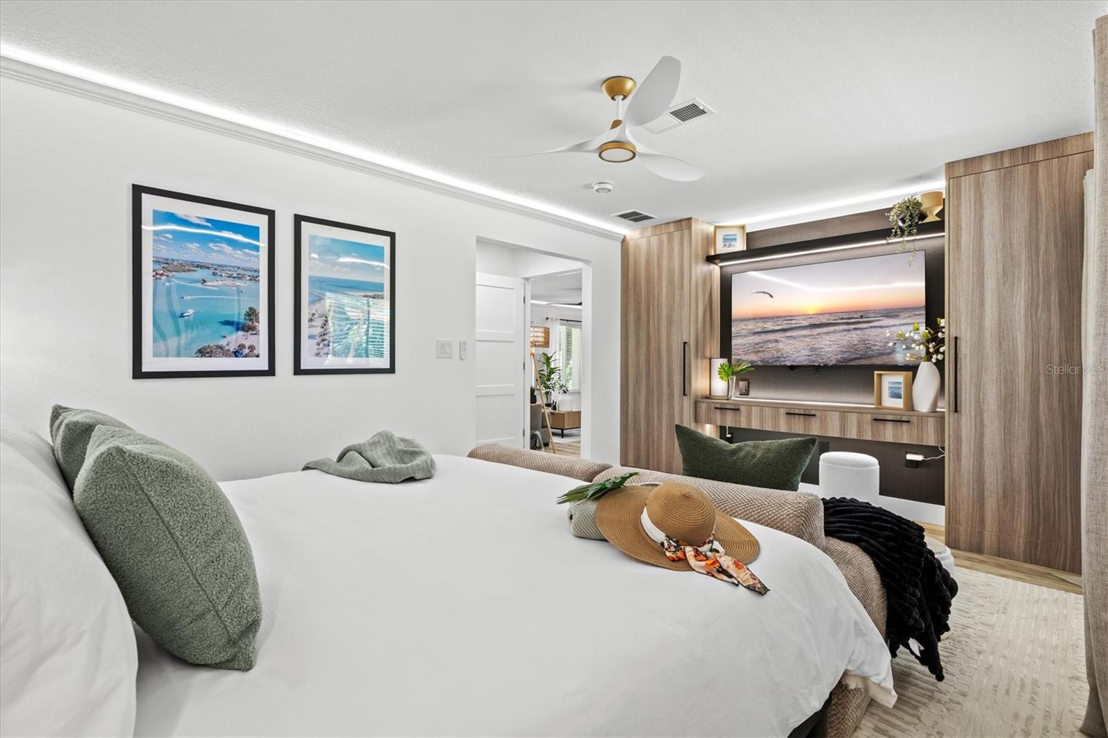 EAST VENICE - Residential
