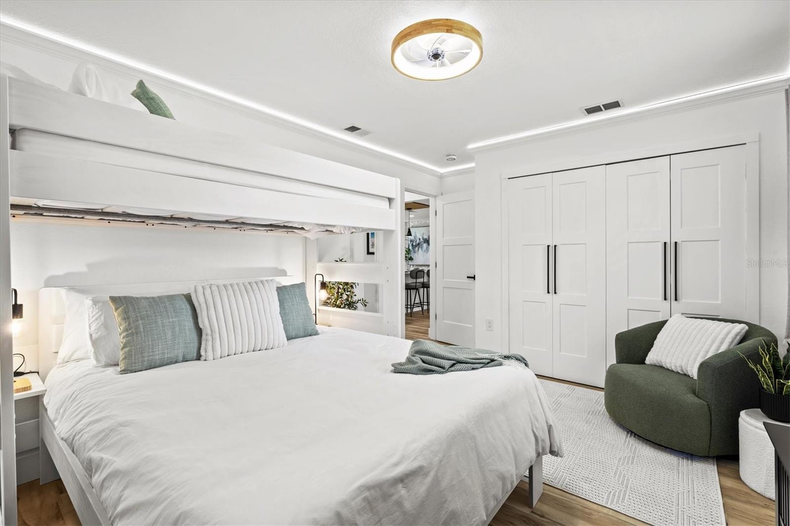 EAST VENICE - Residential