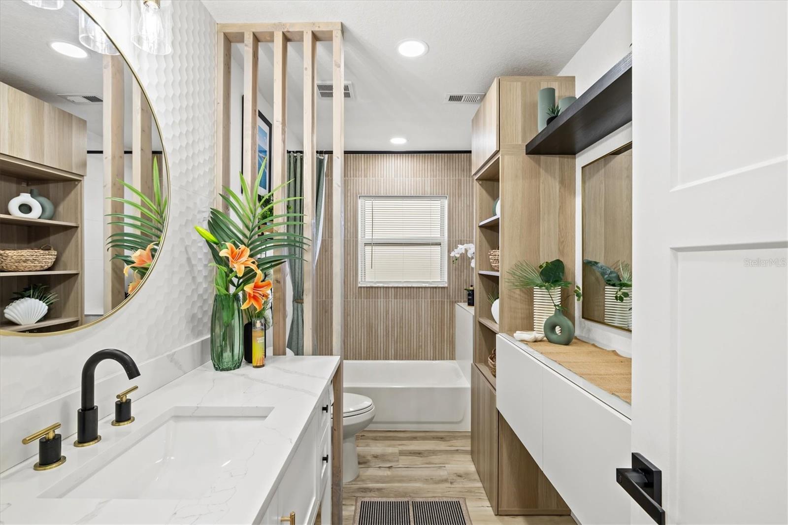 EAST VENICE - Residential
