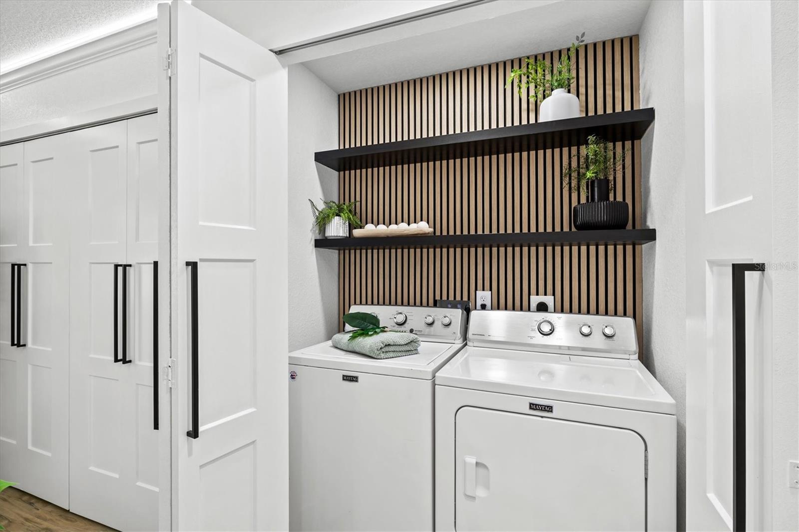 EAST VENICE - Residential