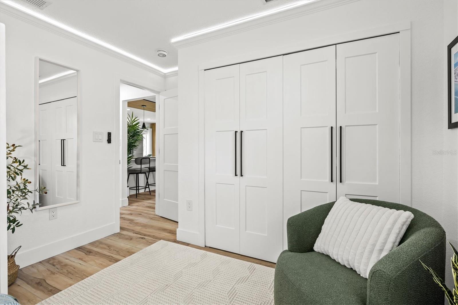 EAST VENICE - Residential