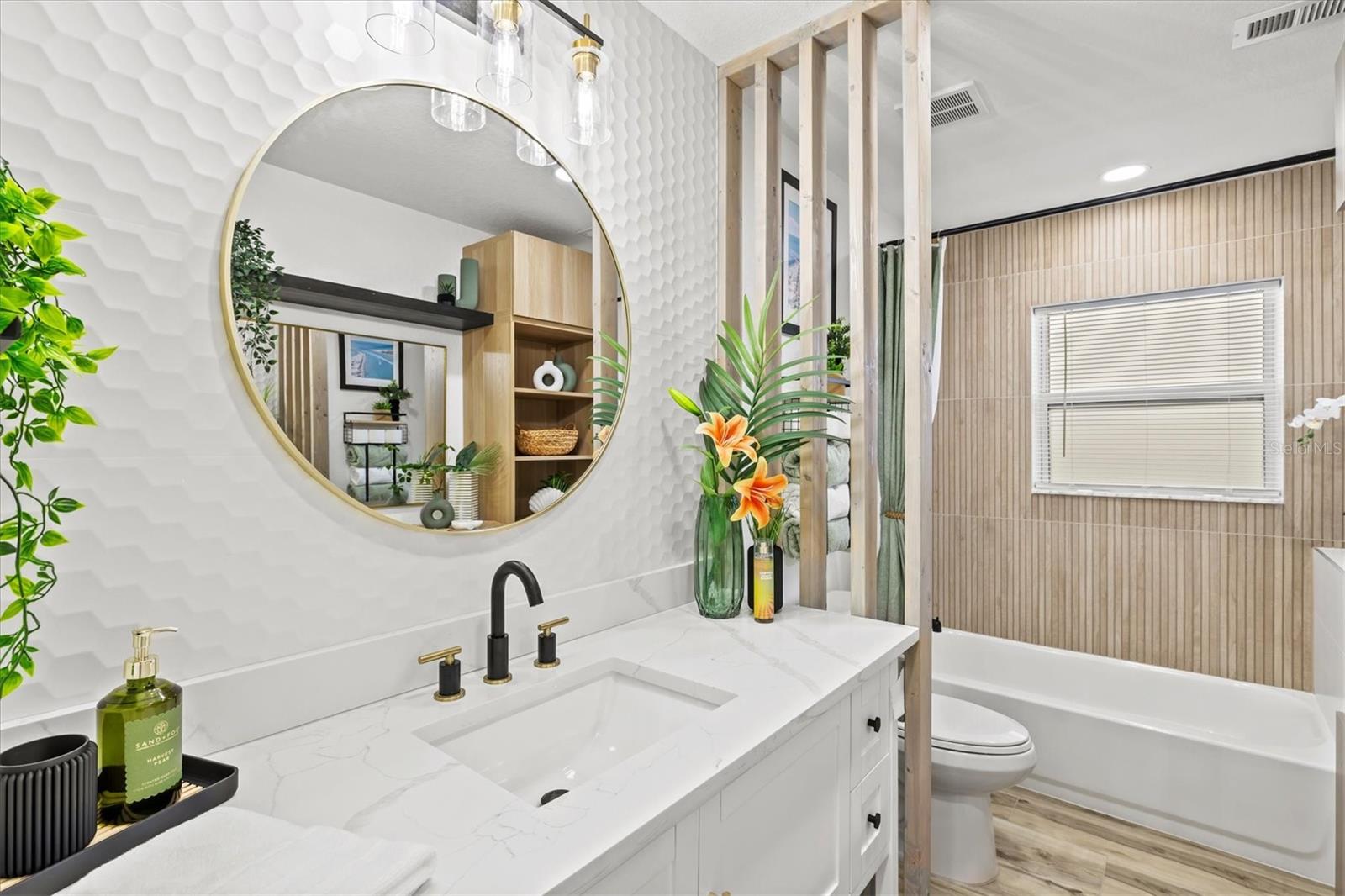 EAST VENICE - Residential