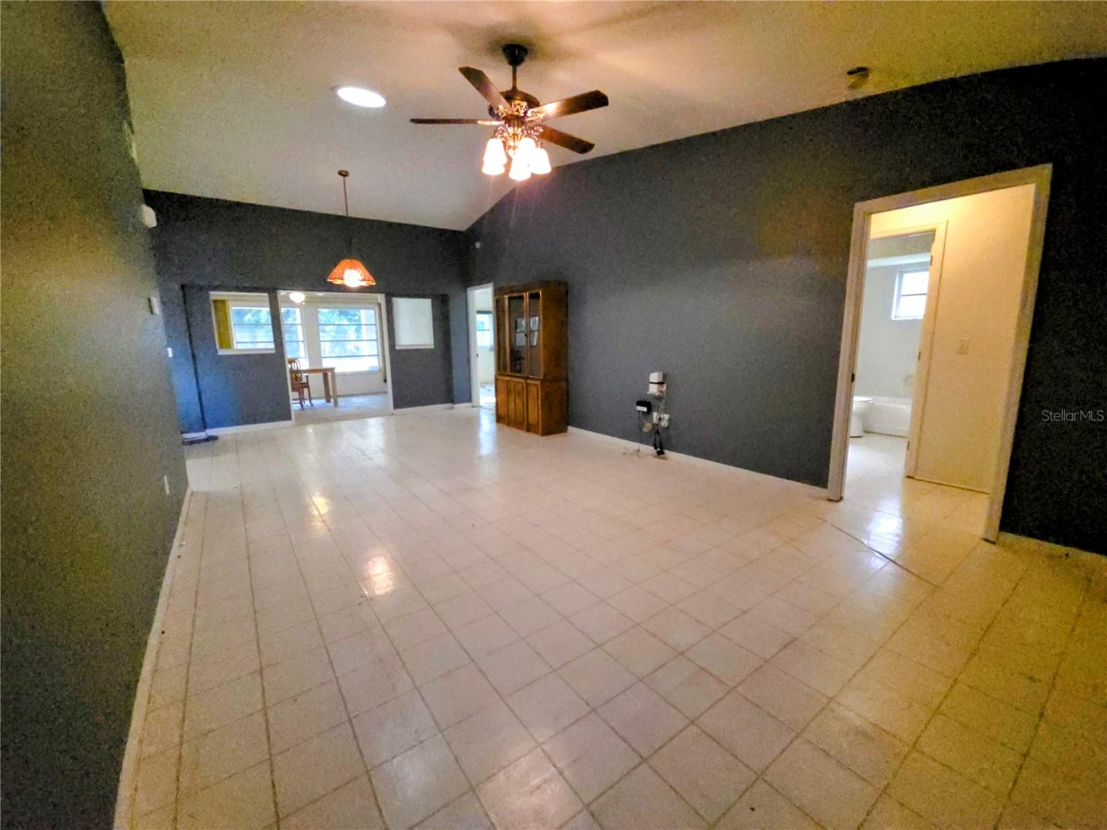 SABAL SPGS GOLF & RACQUET CLUB - Residential