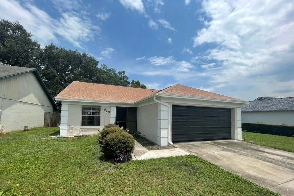 Photo of 1723 Tarah Trace Drive, Brandon, FL 33510 (MLS # TB8517974)