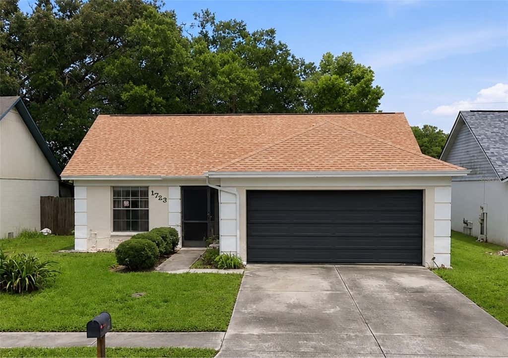 Photo of 1723 Tarah Trace Drive, Brandon, FL 33510 (MLS # TB8517974)