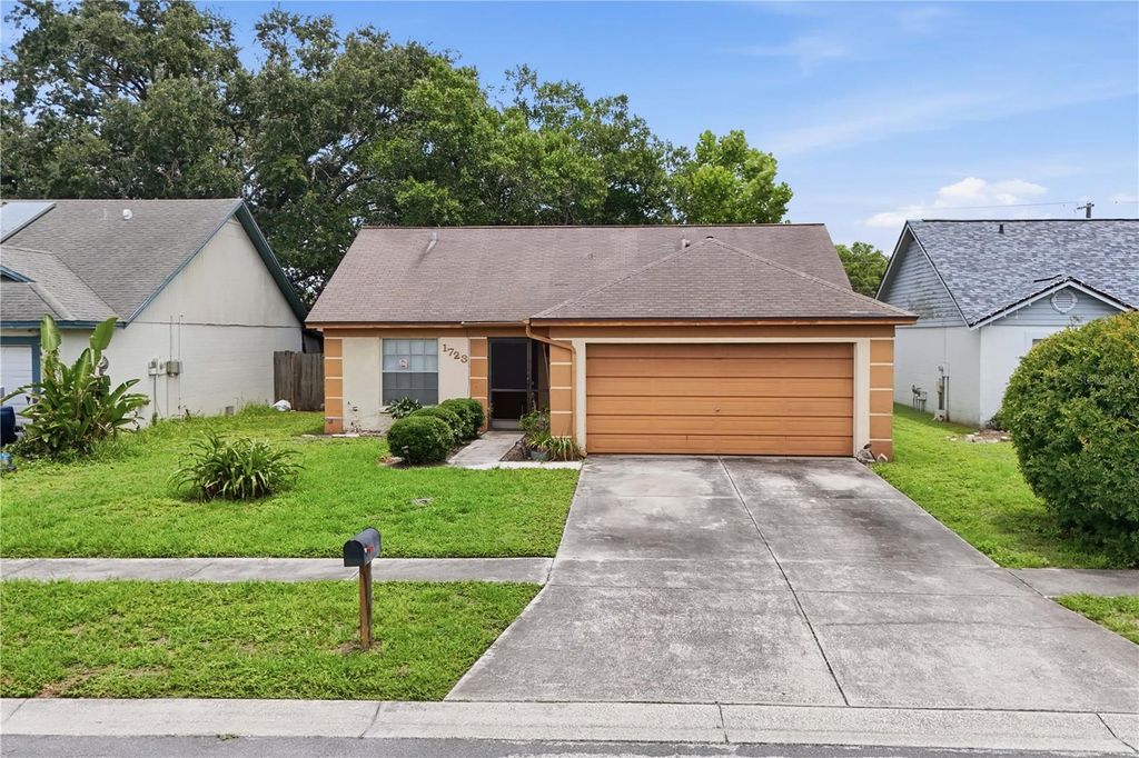 Photo of 1723 Tarah Trace Drive, Brandon, FL 33510 (MLS # TB8517974)