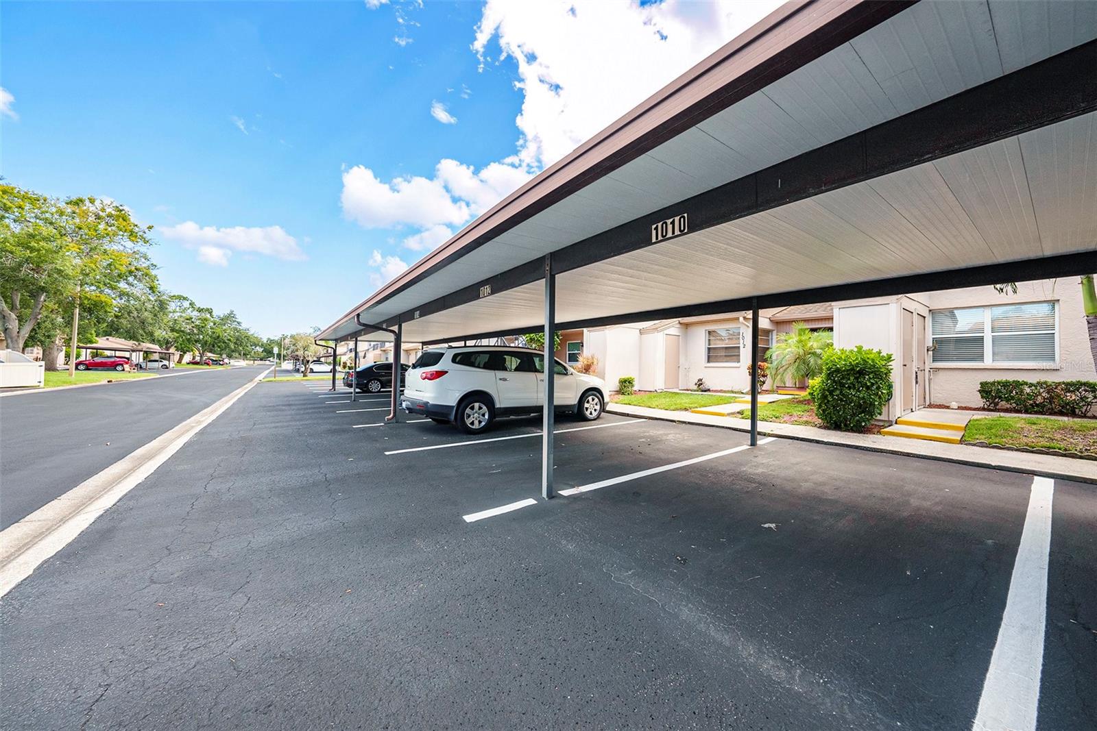 HOLIDAY LAKE VILLAS CONDO - Residential