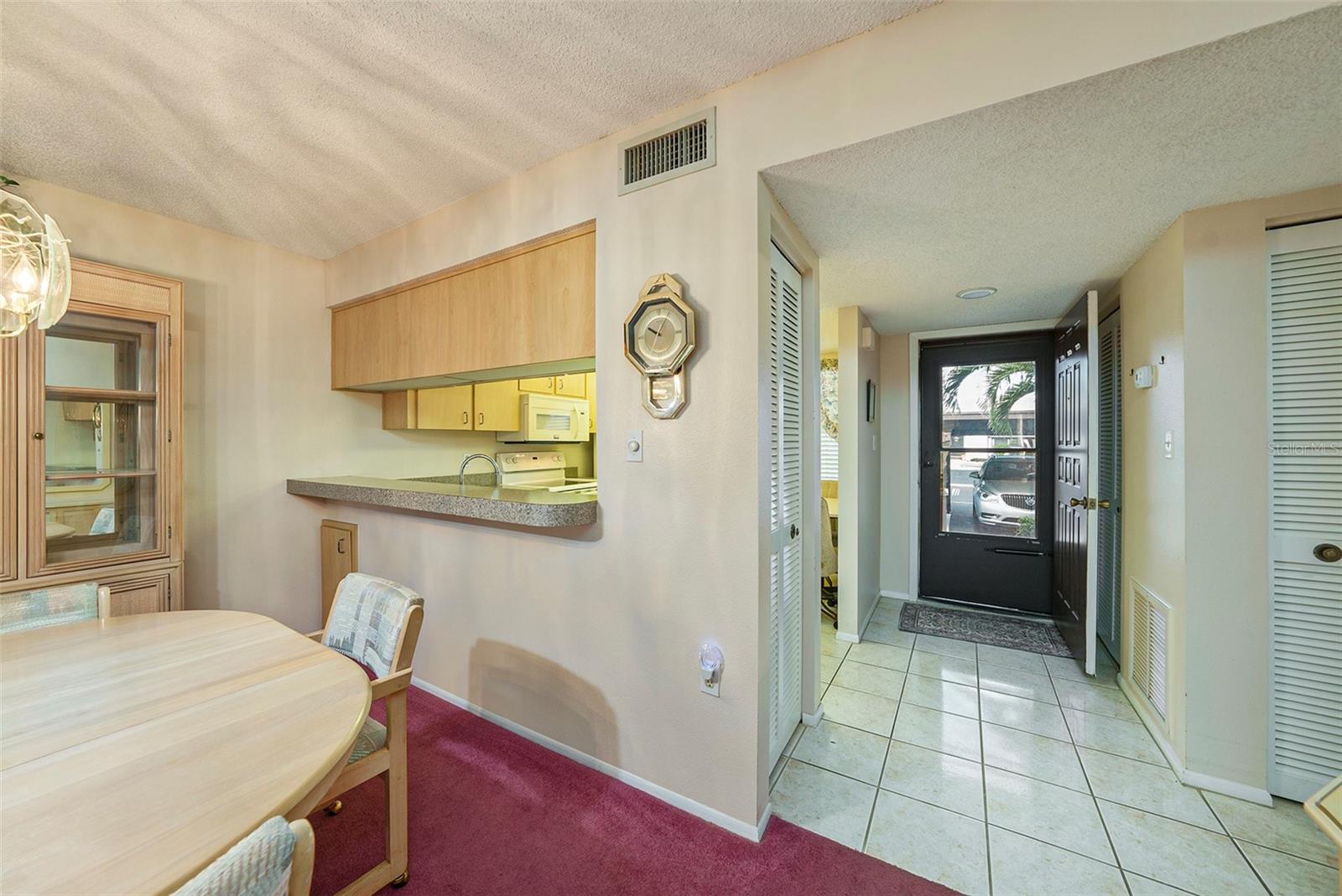 HOLIDAY LAKE VILLAS CONDO - Residential
