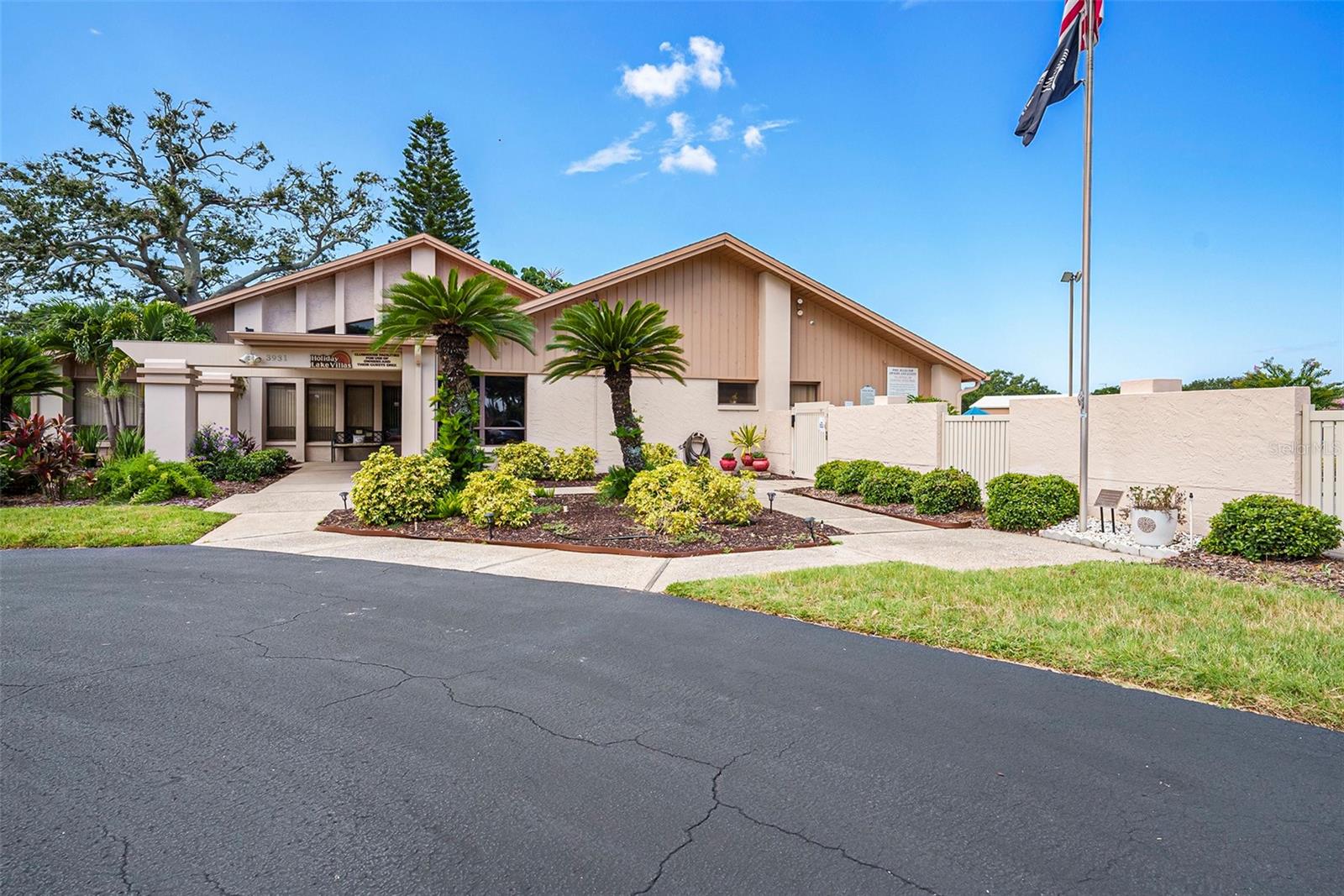 HOLIDAY LAKE VILLAS CONDO - Residential