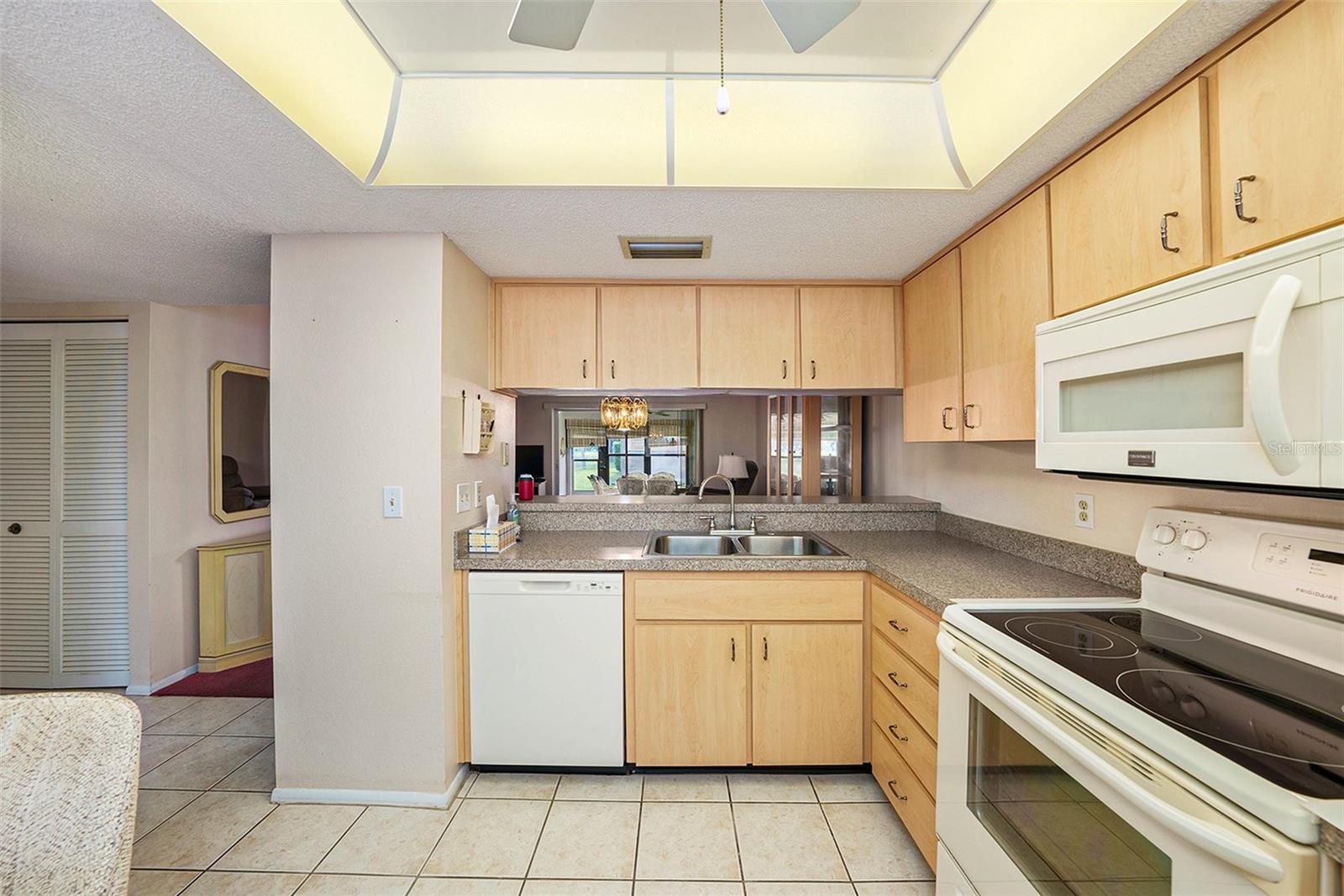 HOLIDAY LAKE VILLAS CONDO - Residential