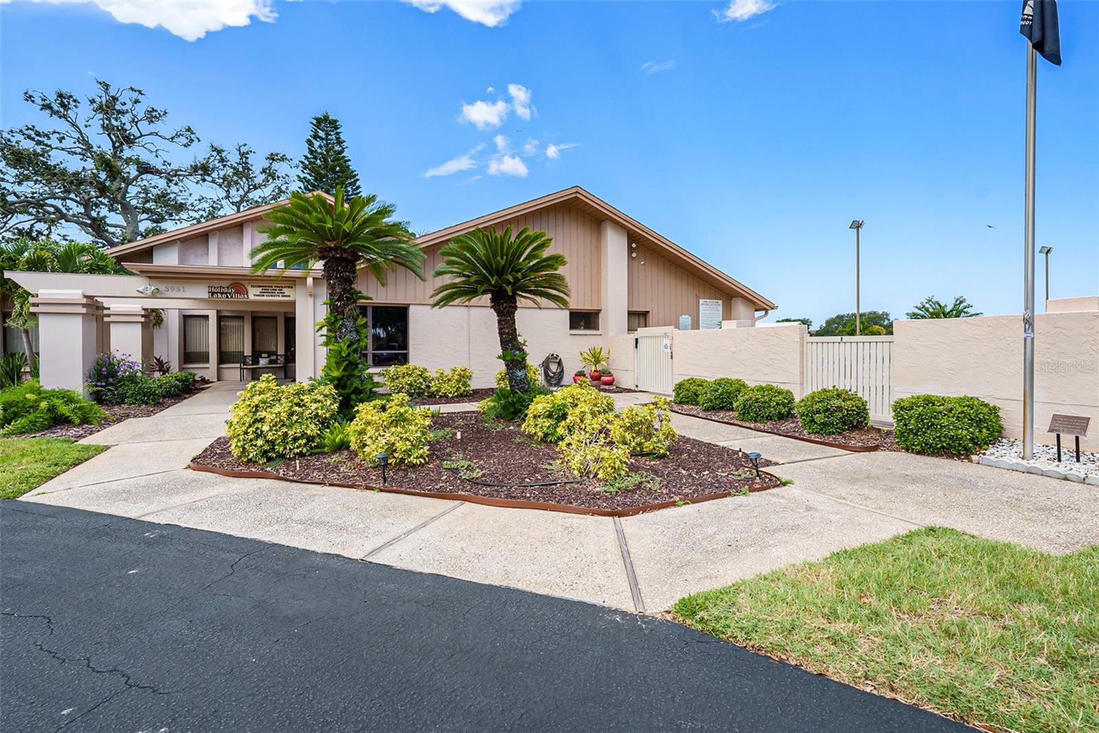 HOLIDAY LAKE VILLAS CONDO - Residential