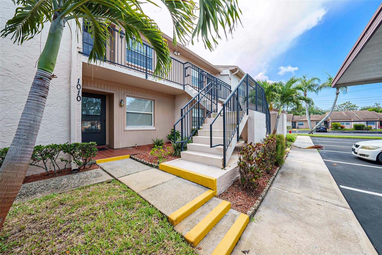 HOLIDAY LAKE VILLAS CONDO - Residential