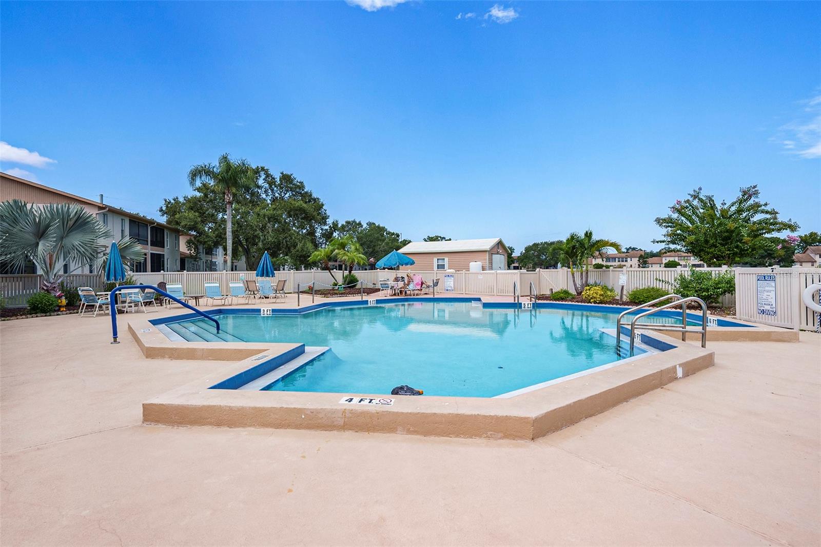 HOLIDAY LAKE VILLAS CONDO - Residential