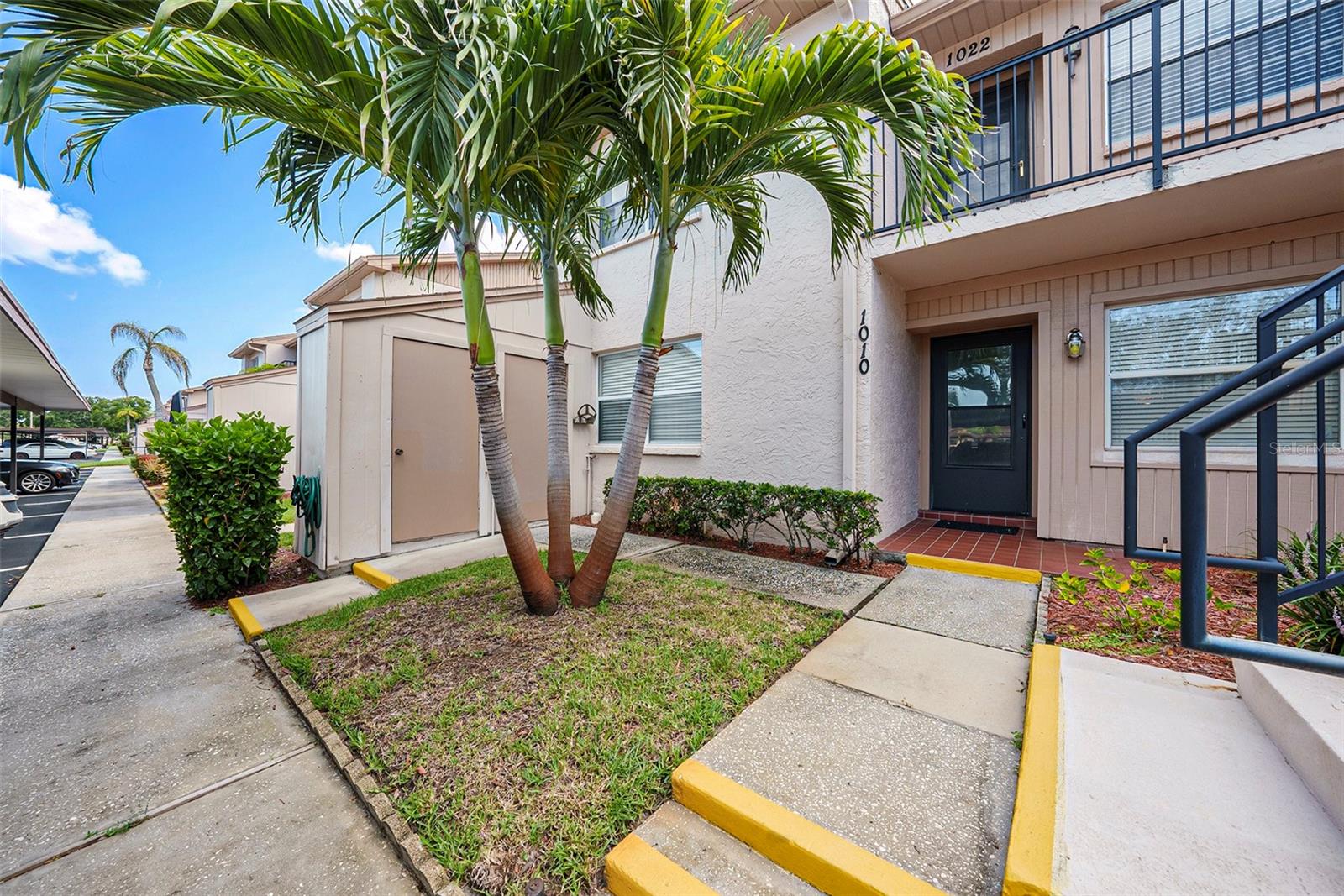 HOLIDAY LAKE VILLAS CONDO - Residential