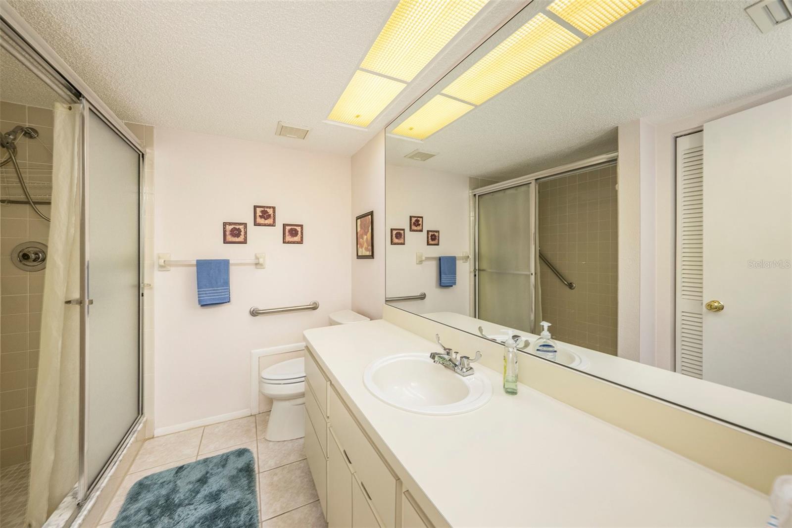 HOLIDAY LAKE VILLAS CONDO - Residential
