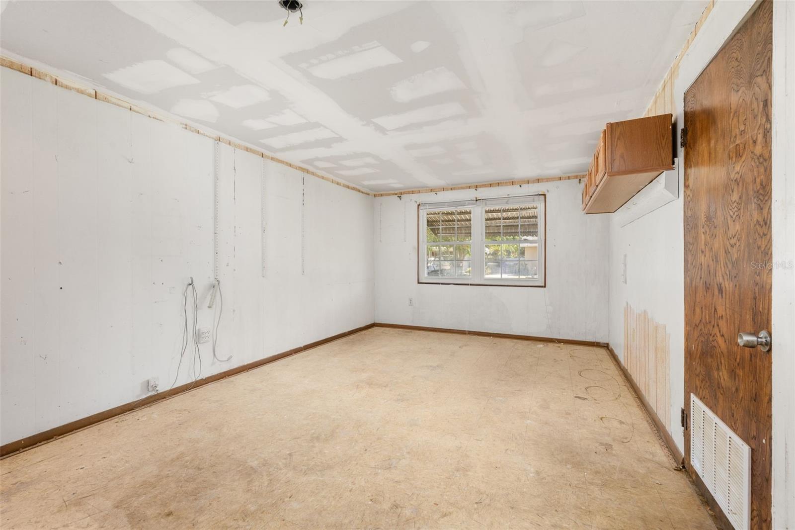 PINECREST - Residential