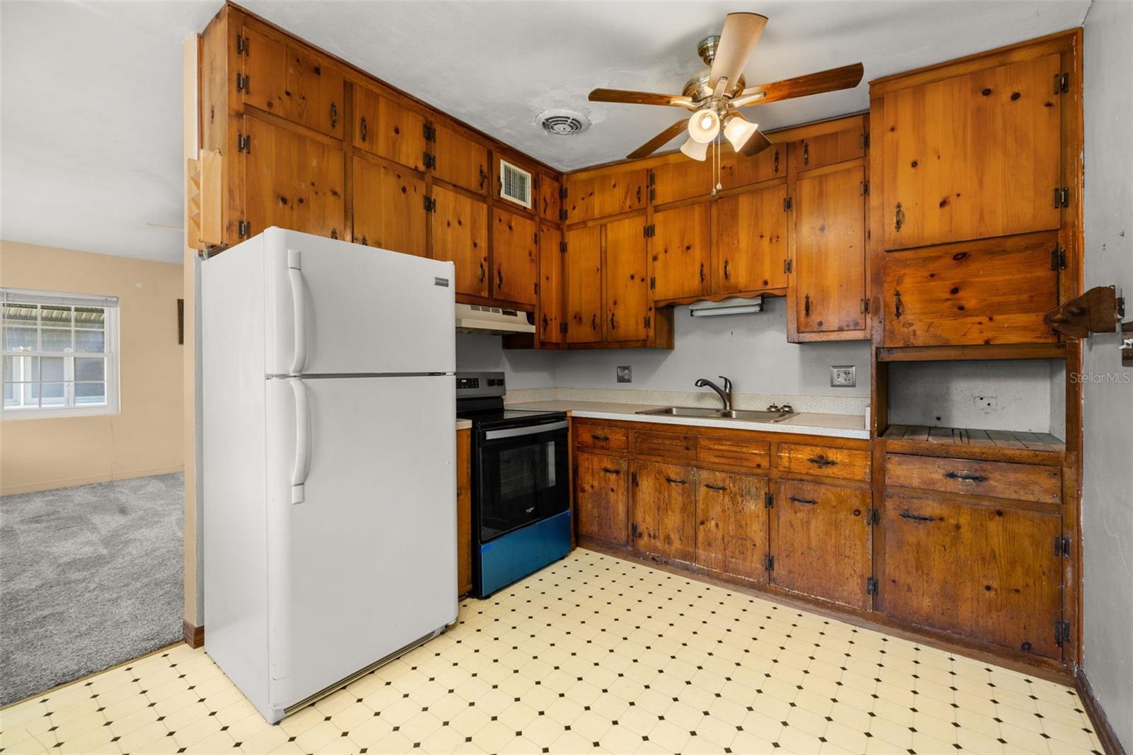 PINECREST - Residential