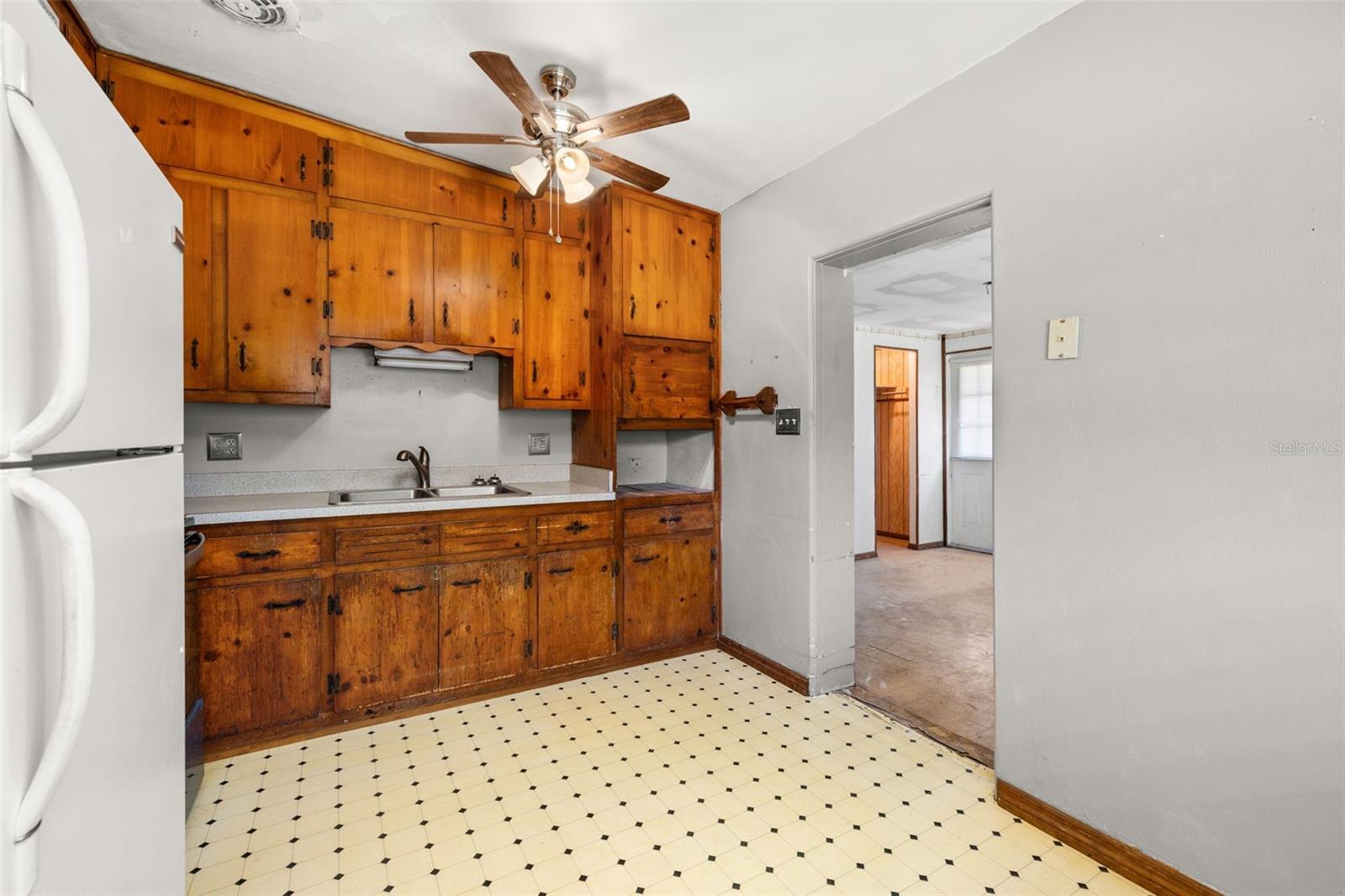 PINECREST - Residential