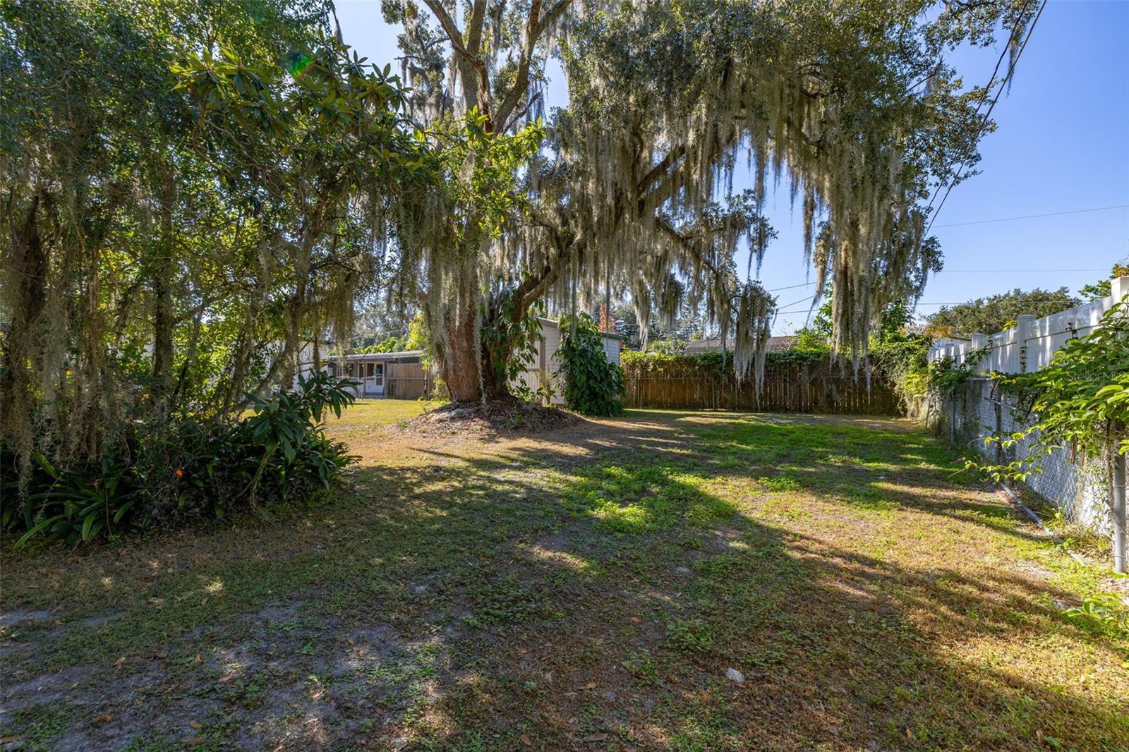 PINECREST - Residential