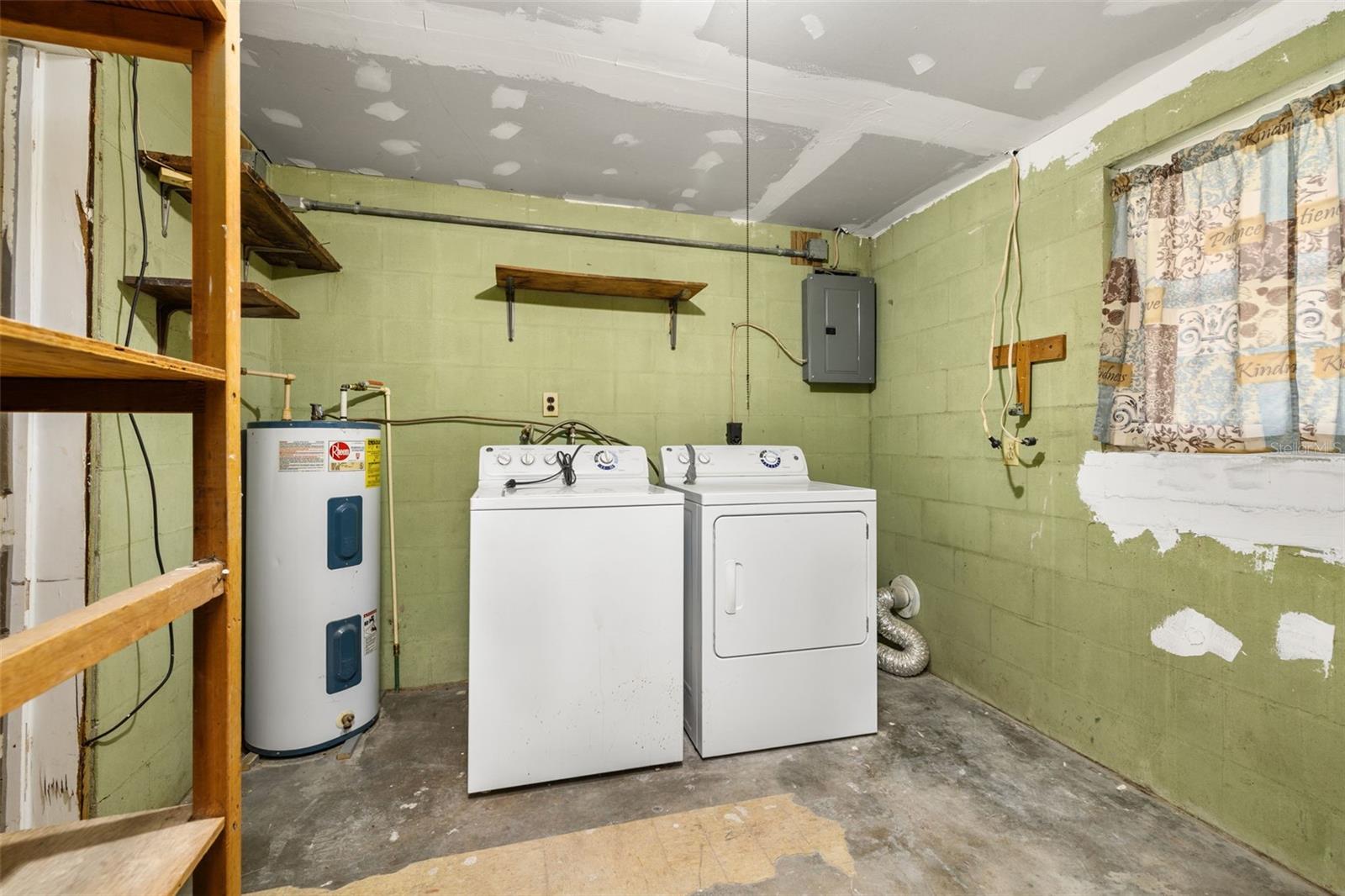 PINECREST - Residential