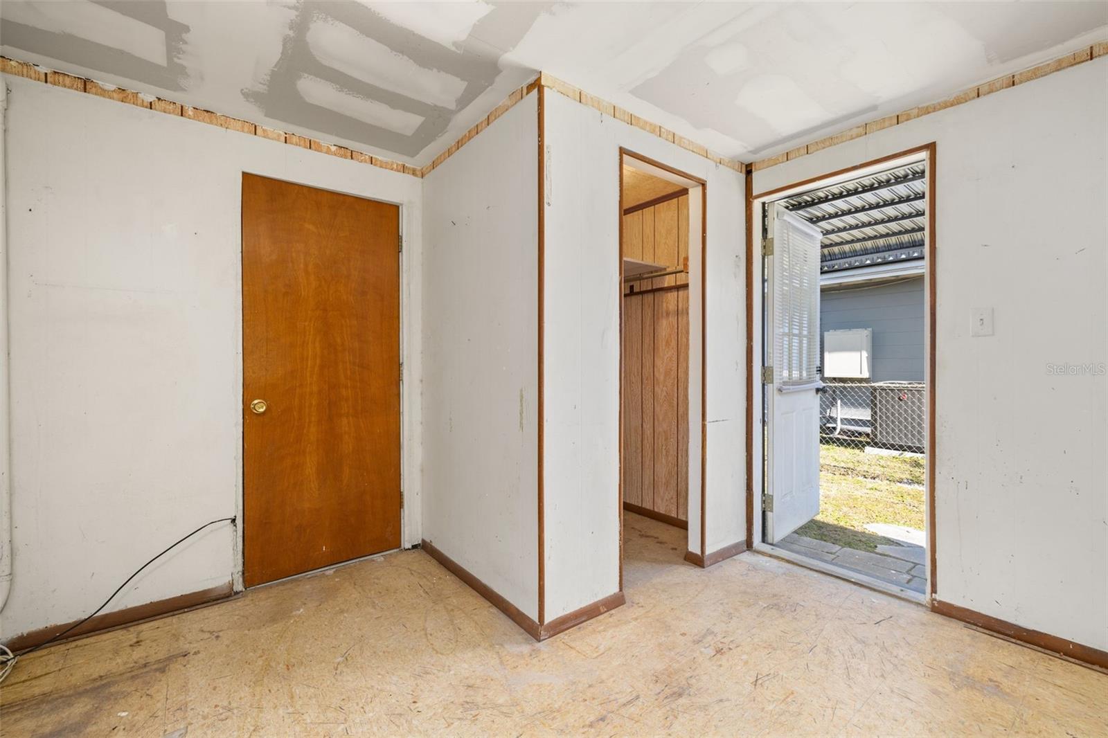 PINECREST - Residential