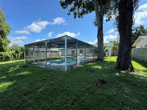 A home in WINTER HAVEN