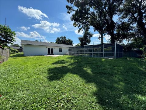 A home in WINTER HAVEN