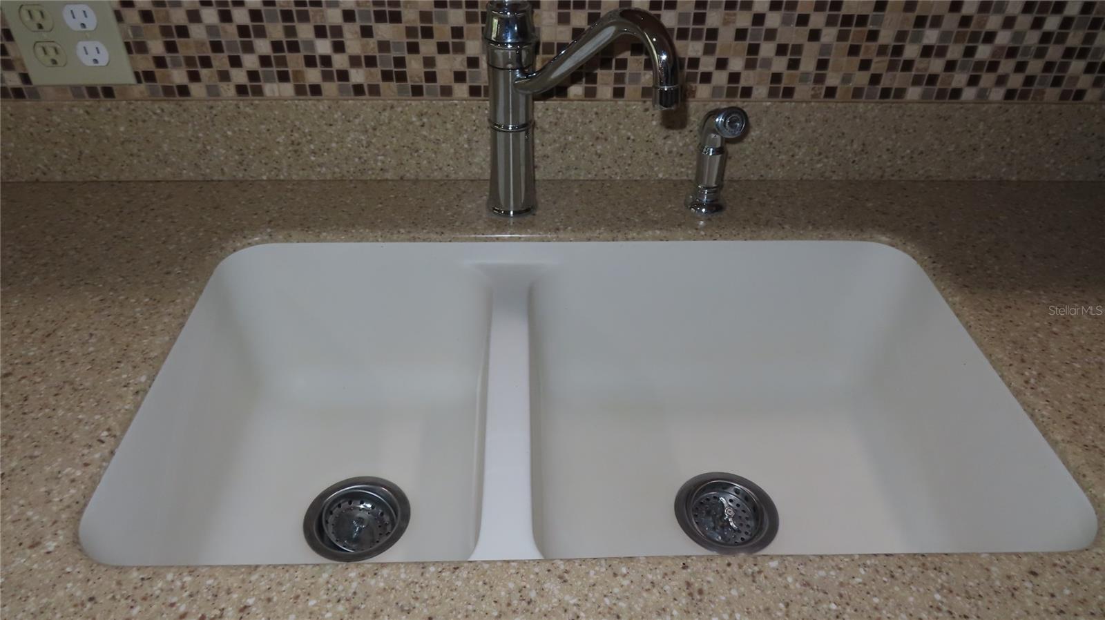 ON TOP OF THE WORLD - Residential