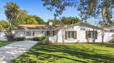 Photo of 10 Minnehaha Circle, Maitland, FL 32751 (MLS # O6351426)