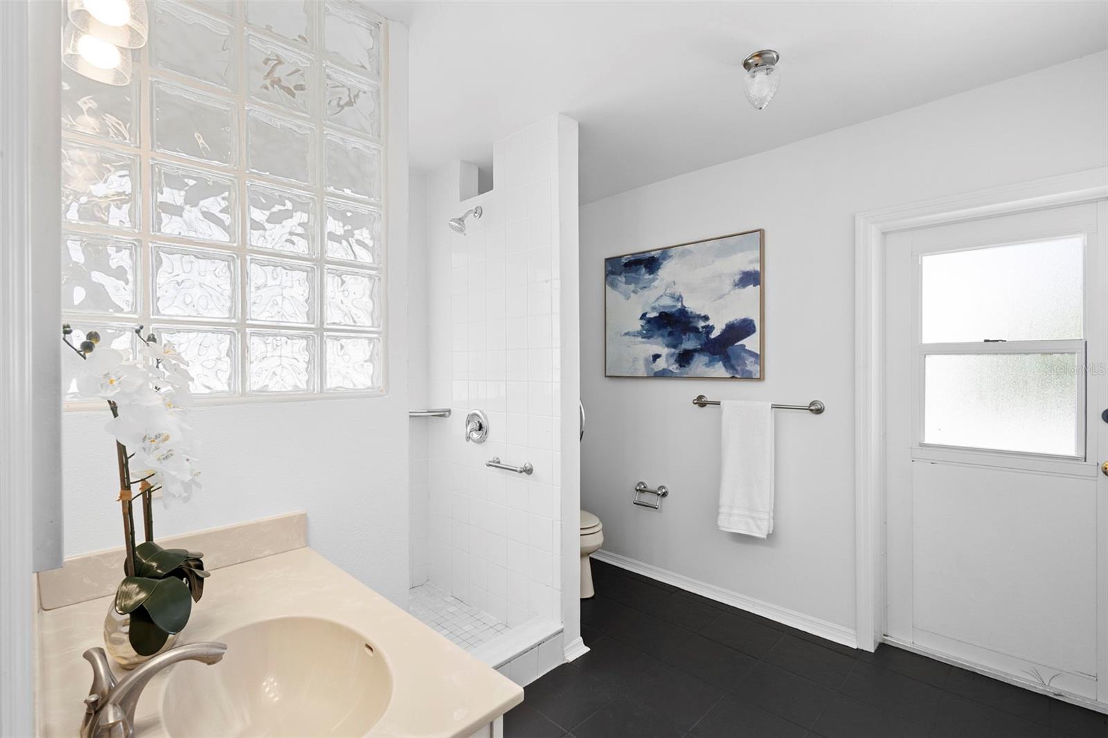 MINNEHAHA SHORES - Residential