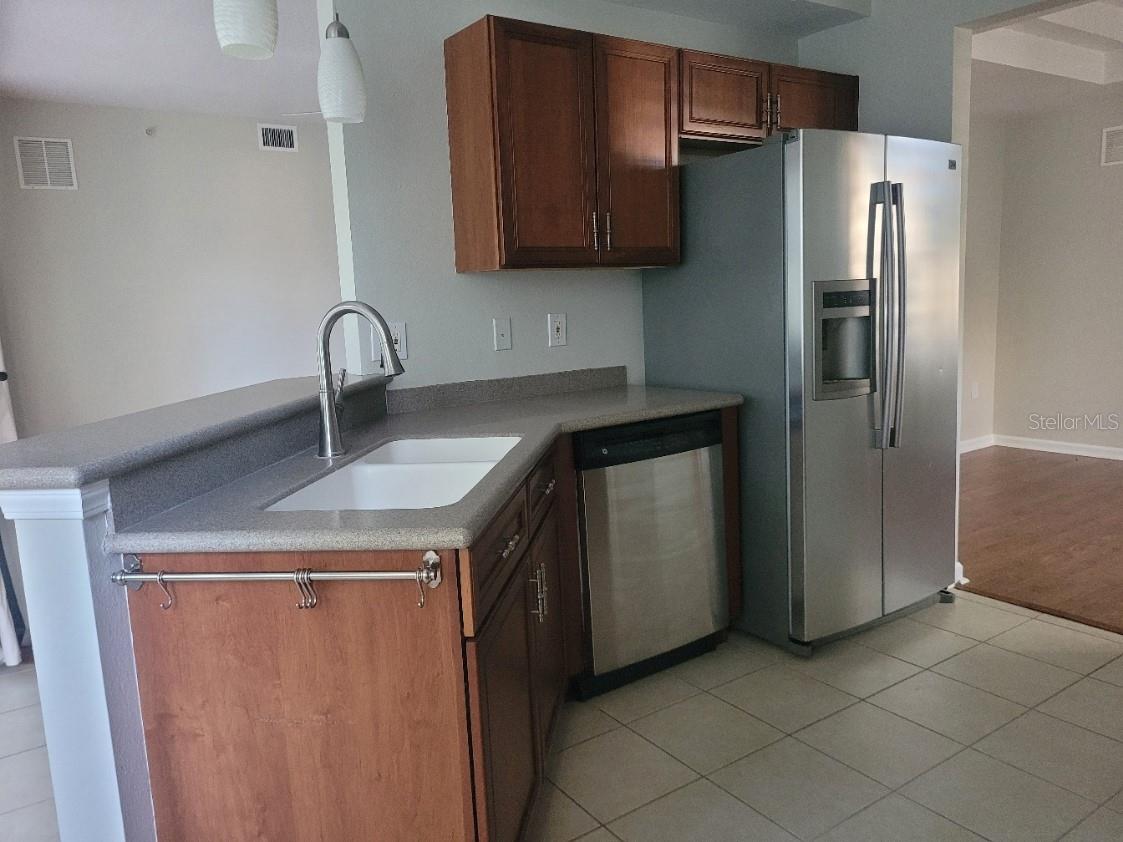 COACHMAN RESERVE CONDO - Residential Lease