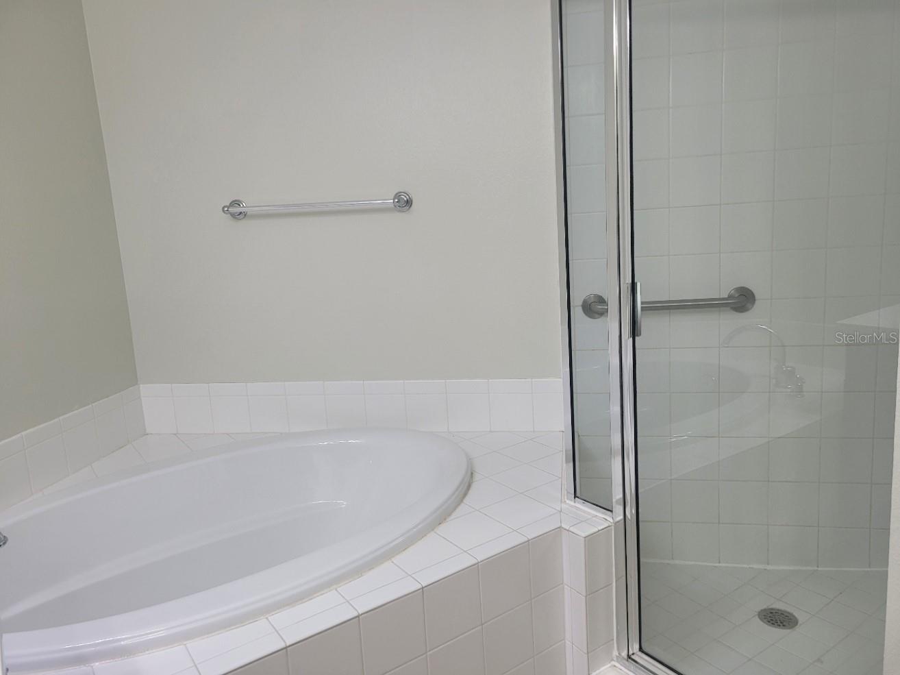 COACHMAN RESERVE CONDO - Residential Lease