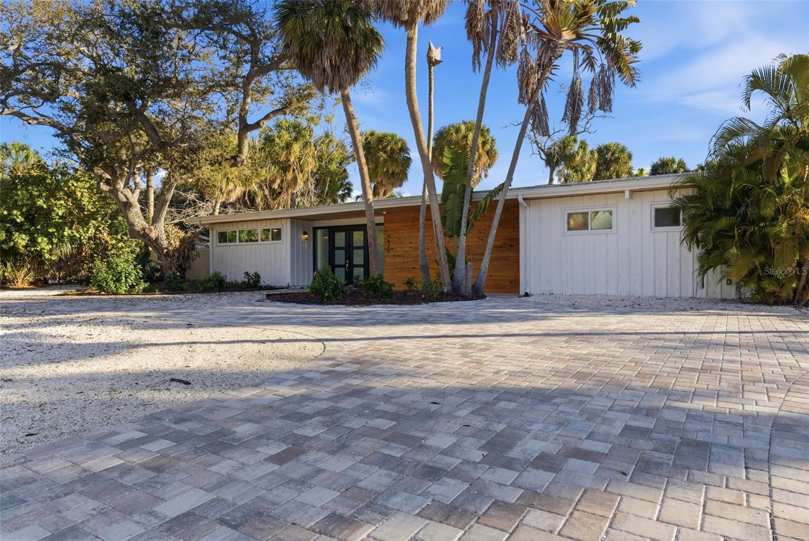 4879 COMMONWEALTH DRIVE