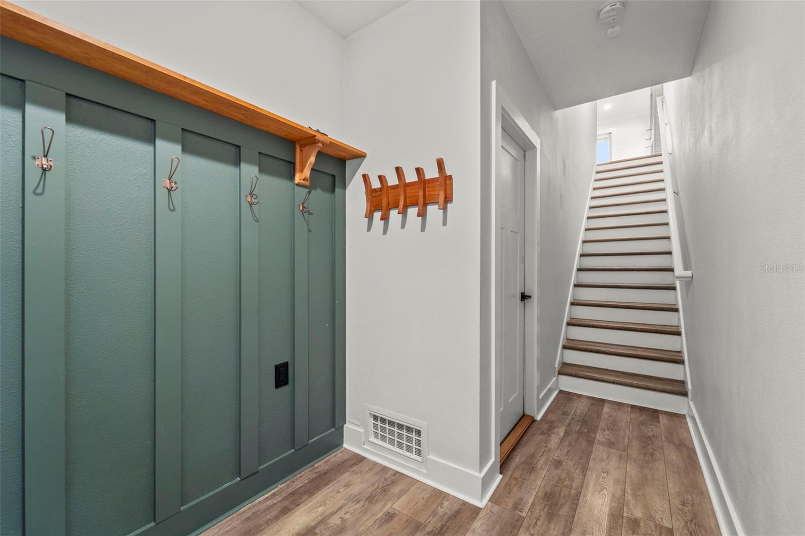 1299 SAVONA DRIVE NE